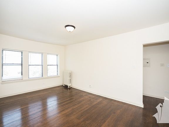 3rd image of 5736 N Winthrop Ave #48