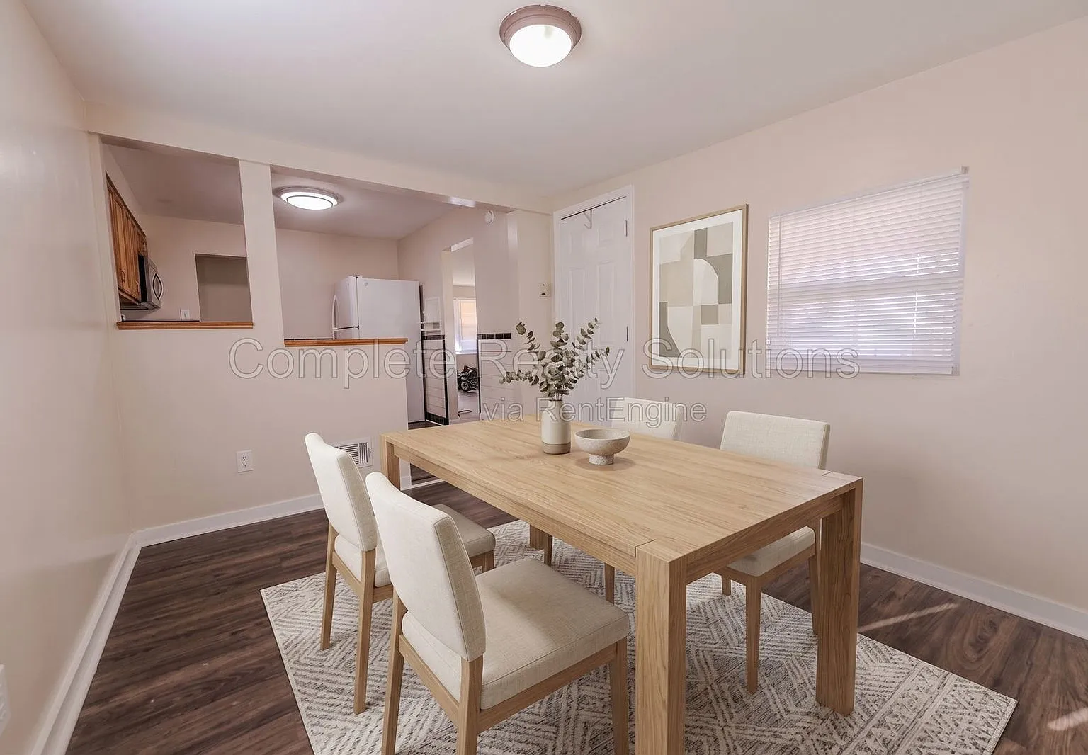 3 bed, 1.0 bath, 912 sqft, $1,300 — Photo 2