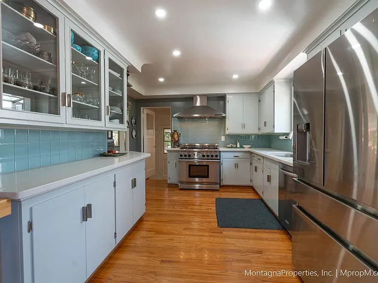 16911 Kennedy Rd — Photo 14