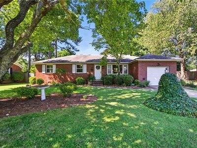 1449 Lakeview Dr, Virginia Beach, VA, 23455