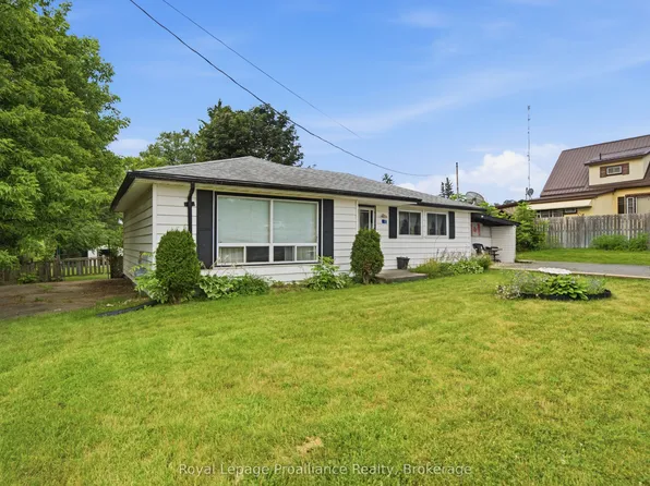 43 Adelaide St, Quinte West, ON K0K 2C0