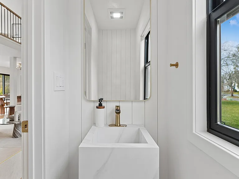 10 William Way — Photo 20