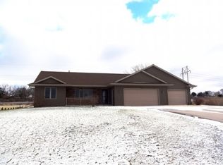 3310 Osprey Ln, Green Bay, WI 54311