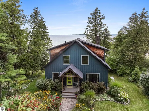 551 S Shore Dr, Northport, MI 49670