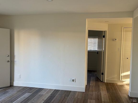 5th image of 313 RONEY Avenue