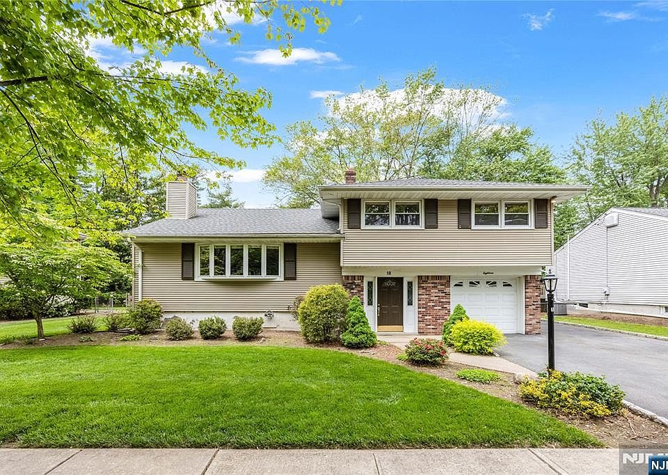 1st image of 18 Dogwood Ct