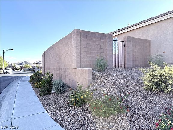 4th image of 10229 Pine Ridge Peak Ave