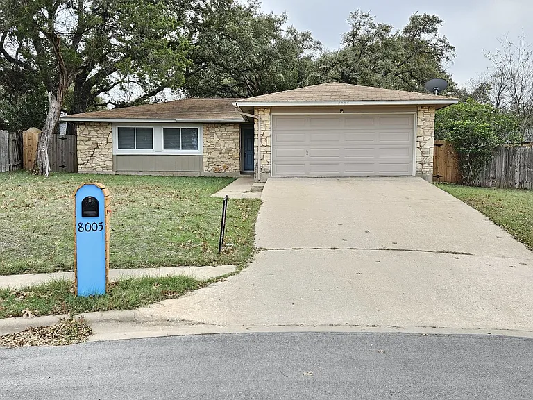 8005 Creekmere Ln — Photo 1