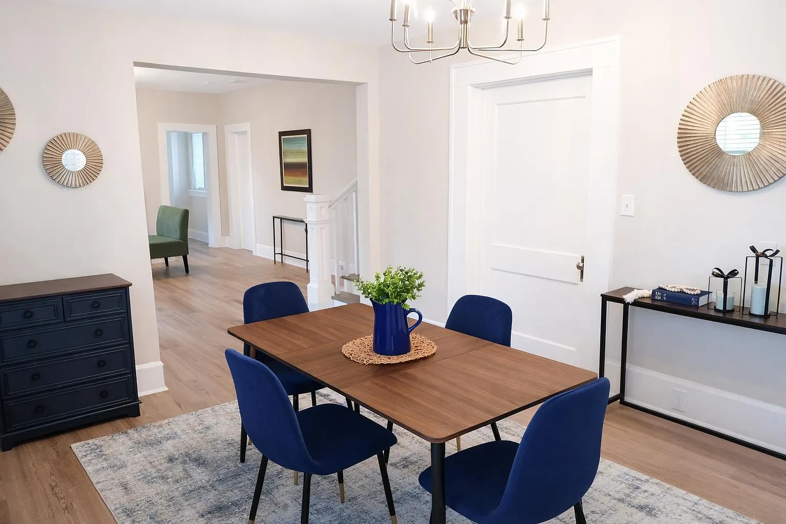 4 bed, 3.0 bath, 2400 sqft, $841 — Photo 3