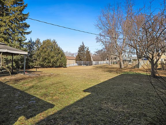 2nd image of 907 11th Ave NE
