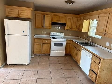 3rd image of 3470 Lawton Rd