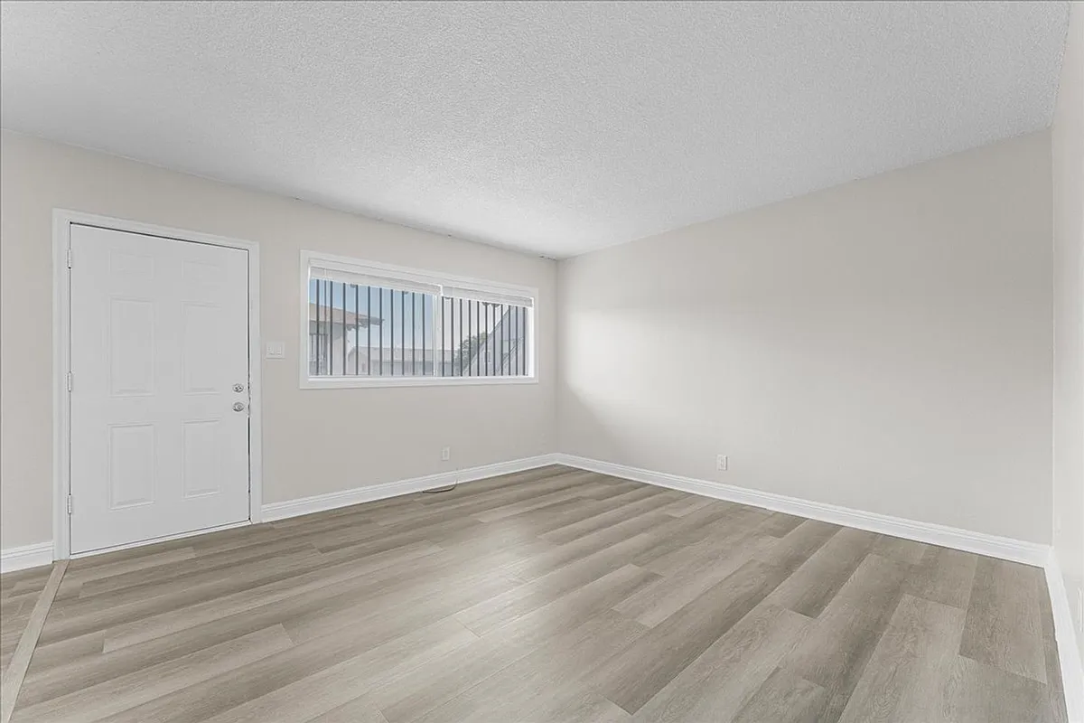 Building Photo - 16935 S Vermont Ave #10