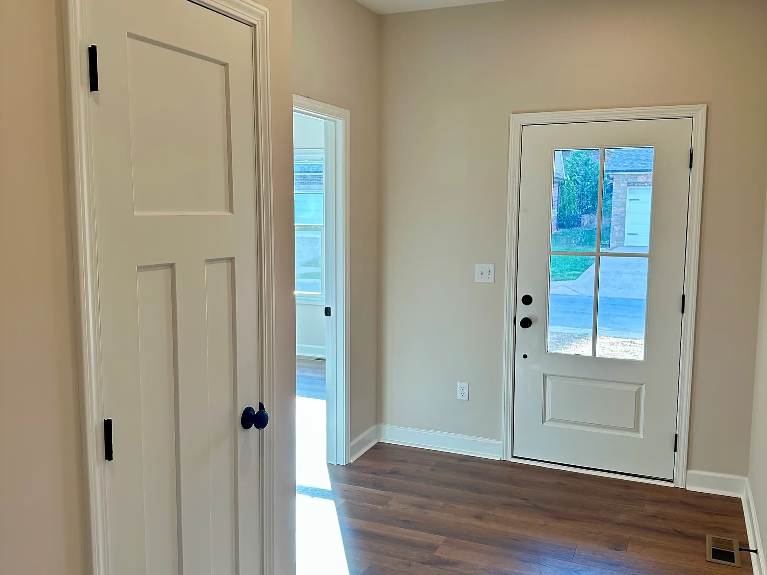 3 bed, 1500 sqft, $2,250 — Photo 2