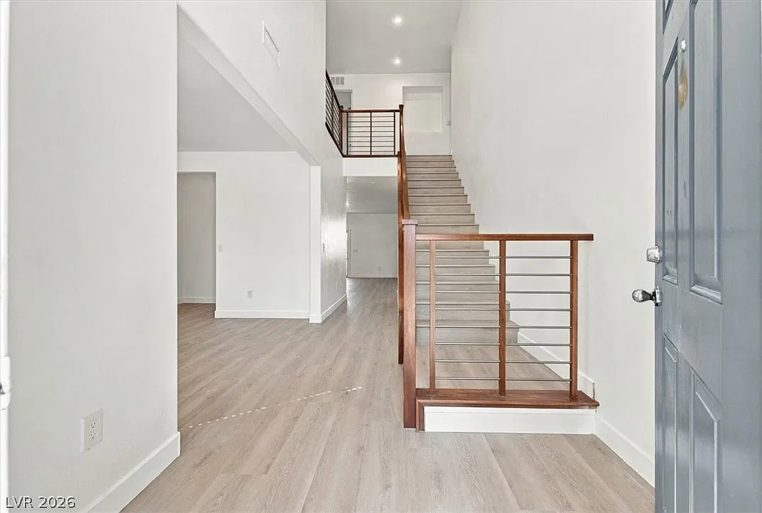 4 bed, 3.0 bath, 2549 sqft, $2,600 — Photo 2
