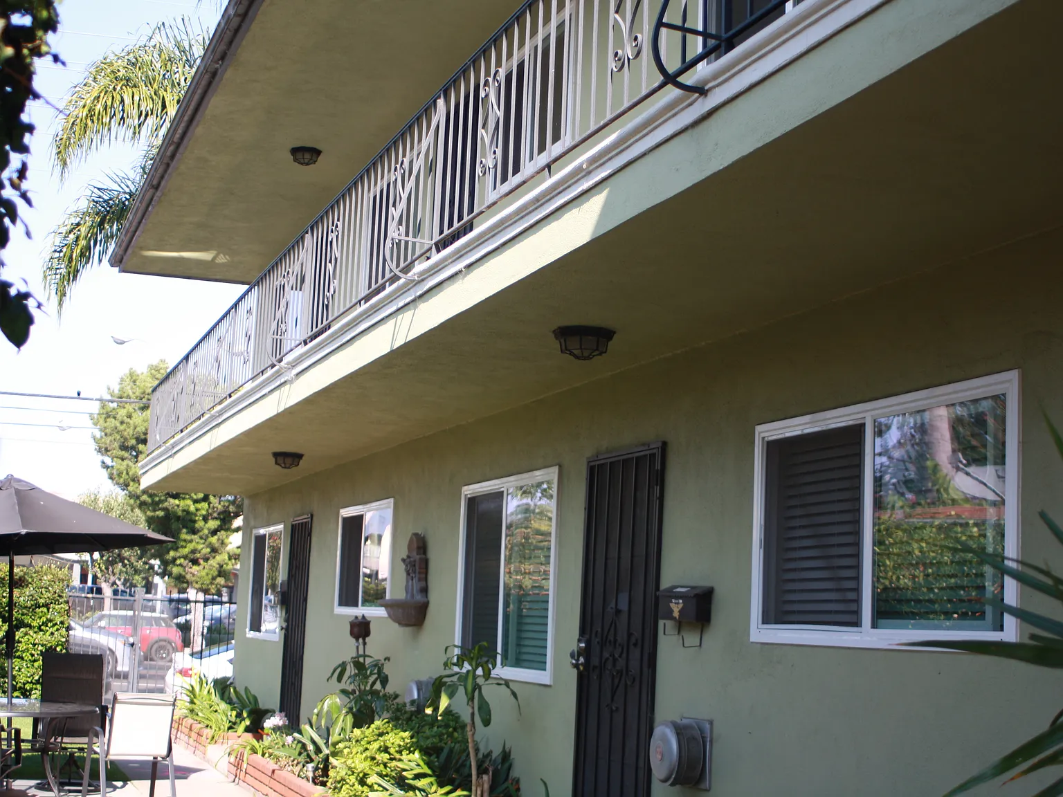 2 bed, 810 sqft, $2,735 — Photo 1