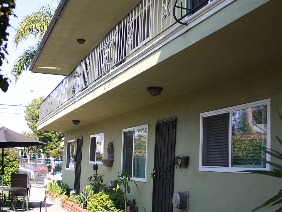 4041 S Centinela Ave #1