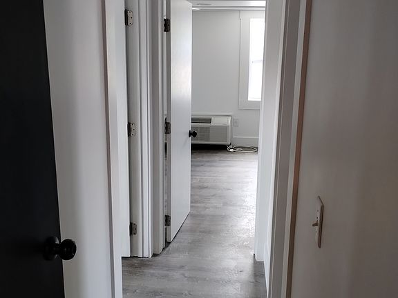 3rd image of 200 W Walnut St Unit 8