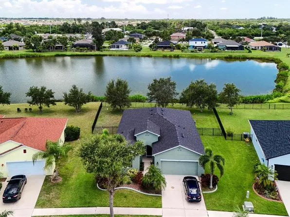 205 Star Shell Dr, Apollo Beach, FL 33572