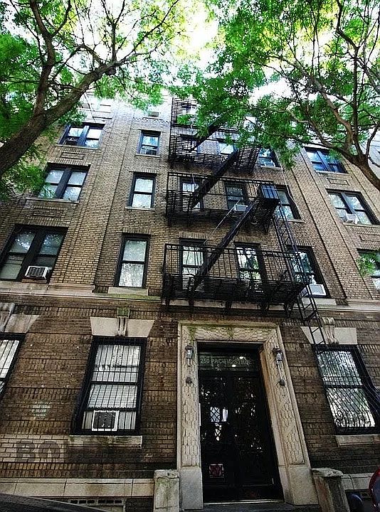 2nd image of 250 Pacific St APT 21