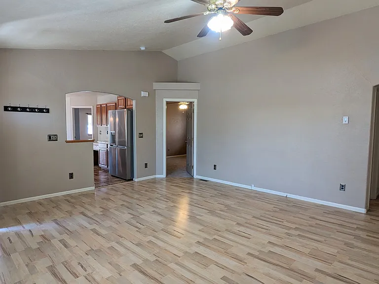 708 S Junction Ave — Photo 2