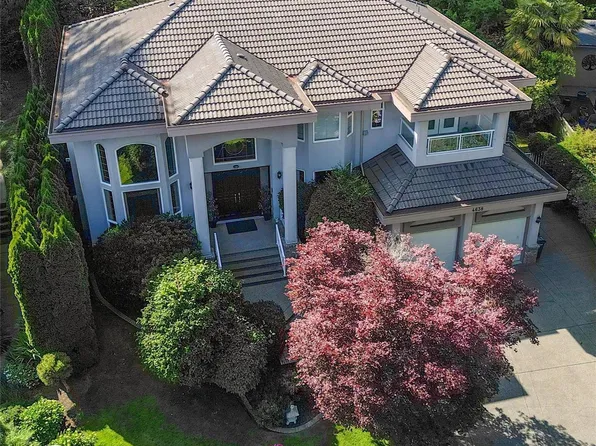 4638 Boulderwood Dr, Saanich, BC V8Y 3G5