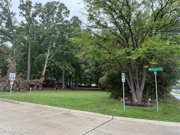 28993 Monterey Dr, Southfield, MI 48076
