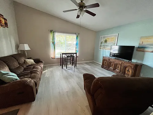 714 Kristina Ct #1B Photo 1