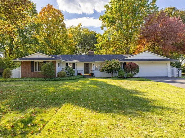 191 Henderson Dr, Penfield, NY 14526