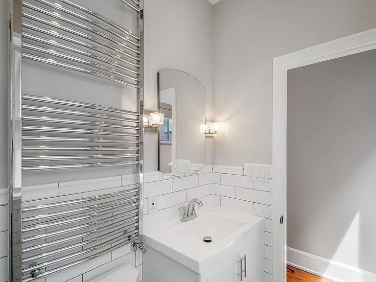 8 R St NW #4 — Photo 12