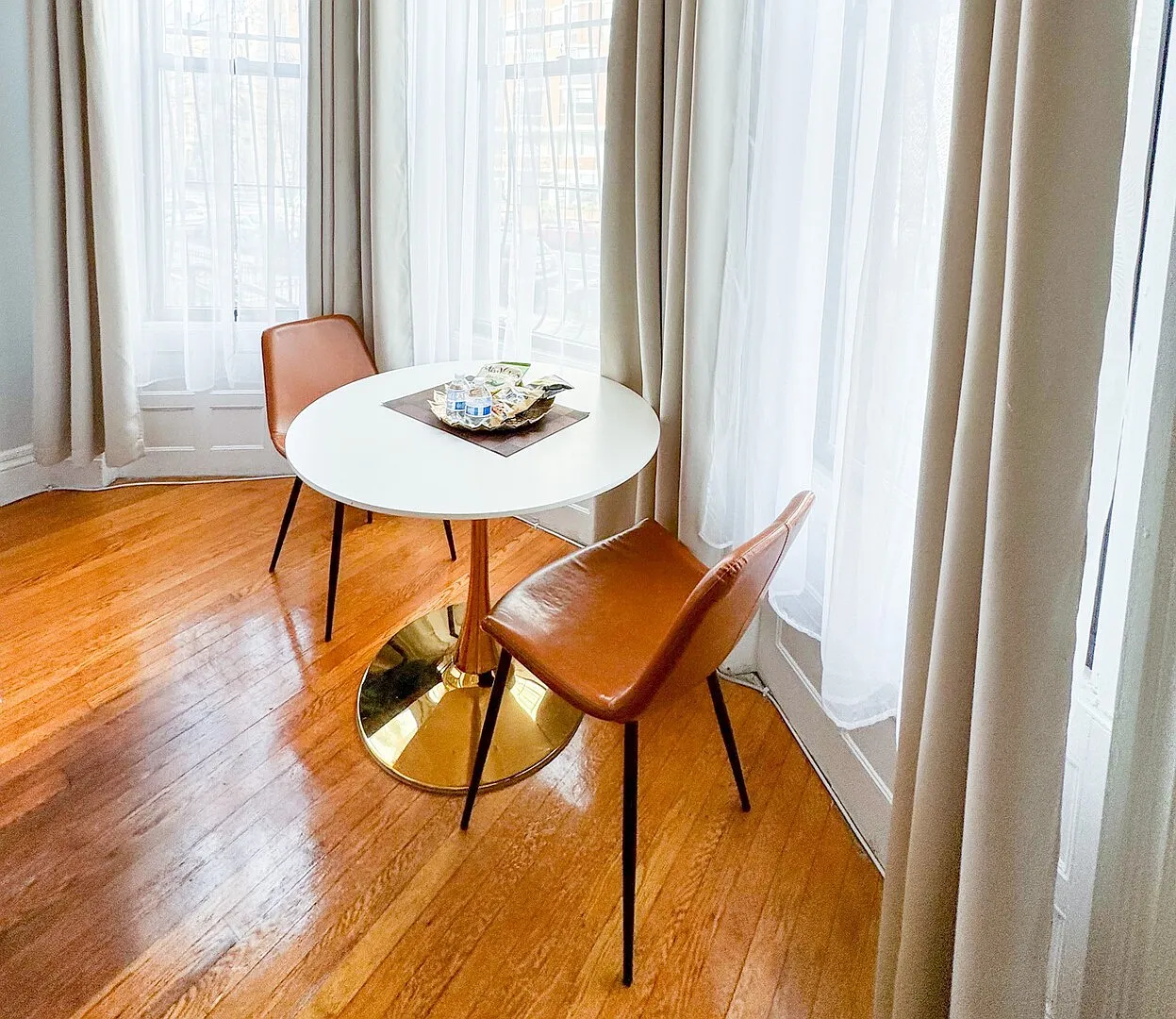 BEA3372 Oversized Furnished Brownstone Studio in Back Bay — Photo 4
