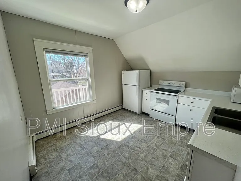 927 S Spring Ave #4 — Photo 2