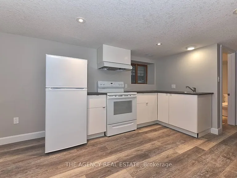 870 Queens Ave — Photo 7