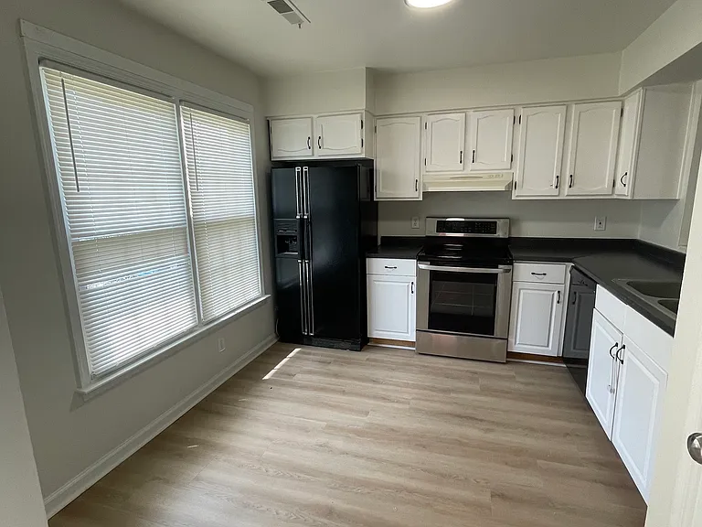 5220 Johnstown Ln — Photo 1