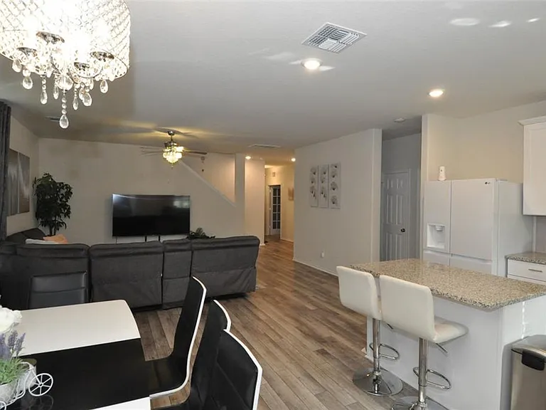 1717 T H Johnson Dr — Photo 7
