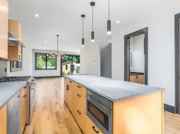 216 North St, Greenport, NY 11944