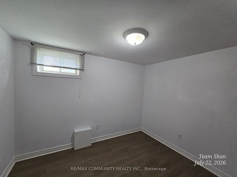166 Saint Lawrence Dr #BASEMENT — Photo 10