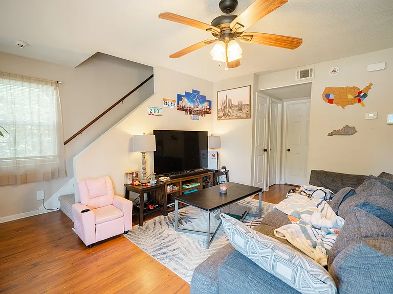 801 Wildwood Dr — Photo 2