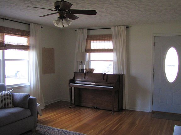 4th image of 506 Roosevelt Ave