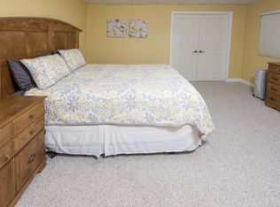 7N943 Cloverfield Rd, St Charles, IL 60175