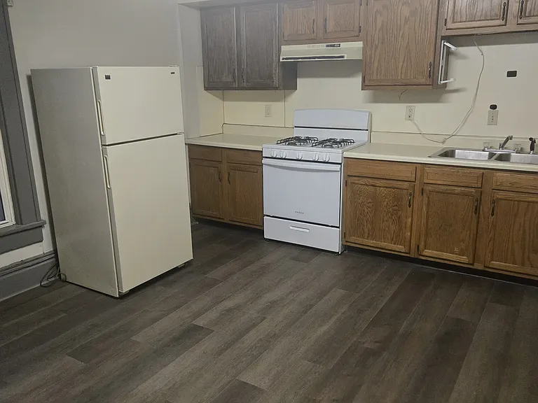 420 S Lucas St #6 — Photo 6