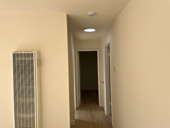 3rd image of 861 Burbank Dr