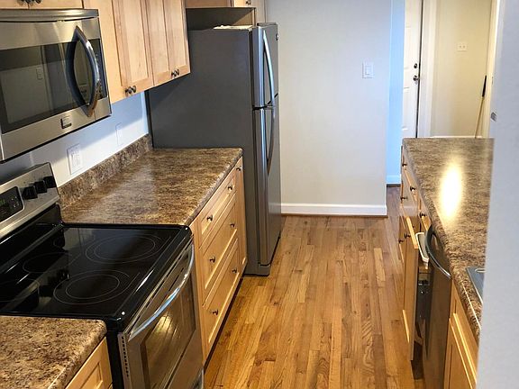 4th image of 135 Academy St