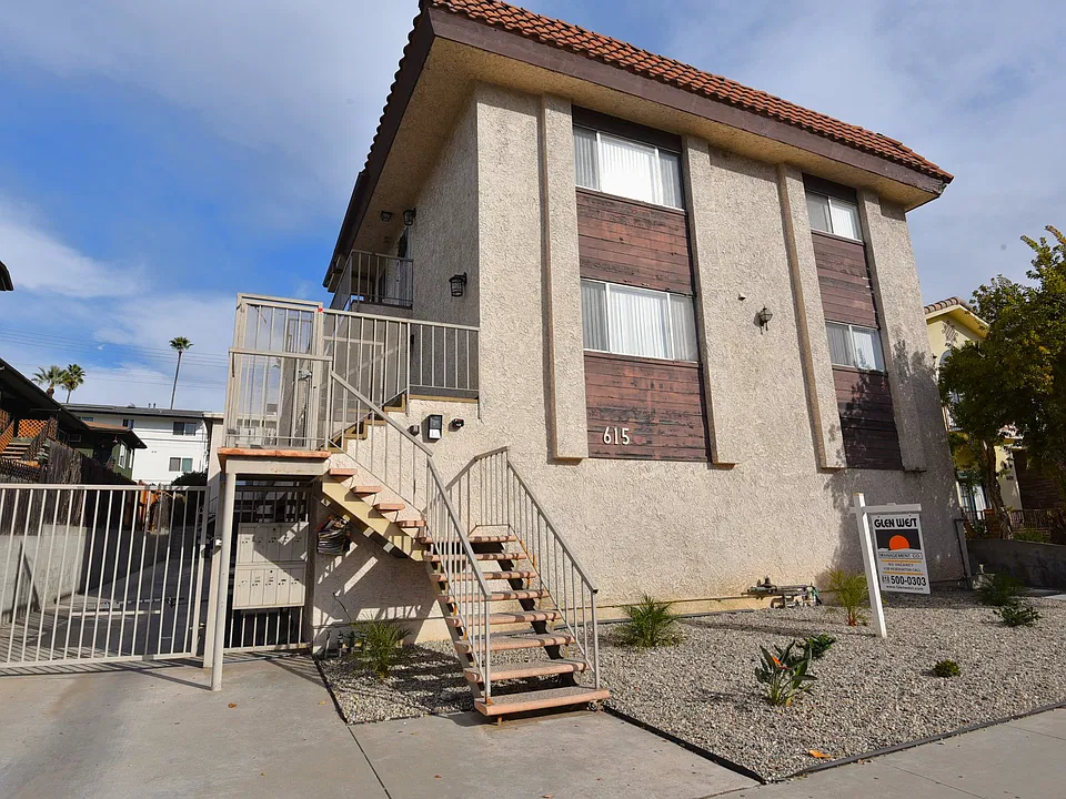 615 W Stocker St #203
