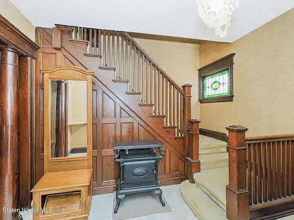 3rd image of 260 Saint John Ave