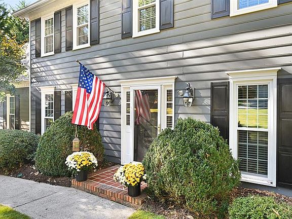 3rd image of 9830 Summer Oaks Dr