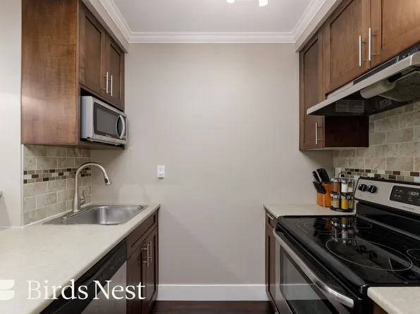 1950 W 8th Ave #303, Vancouver, BC V6J 1W3