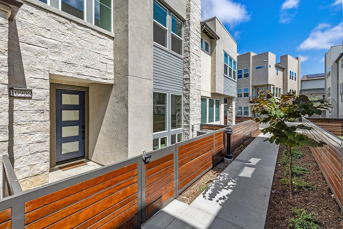 3 bed, 2.5 bath, 1455 sqft, $4,500 — Photo 3