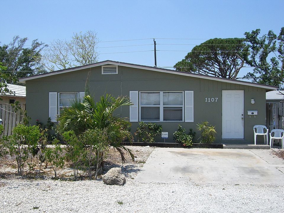 Front on 2nd Avenue