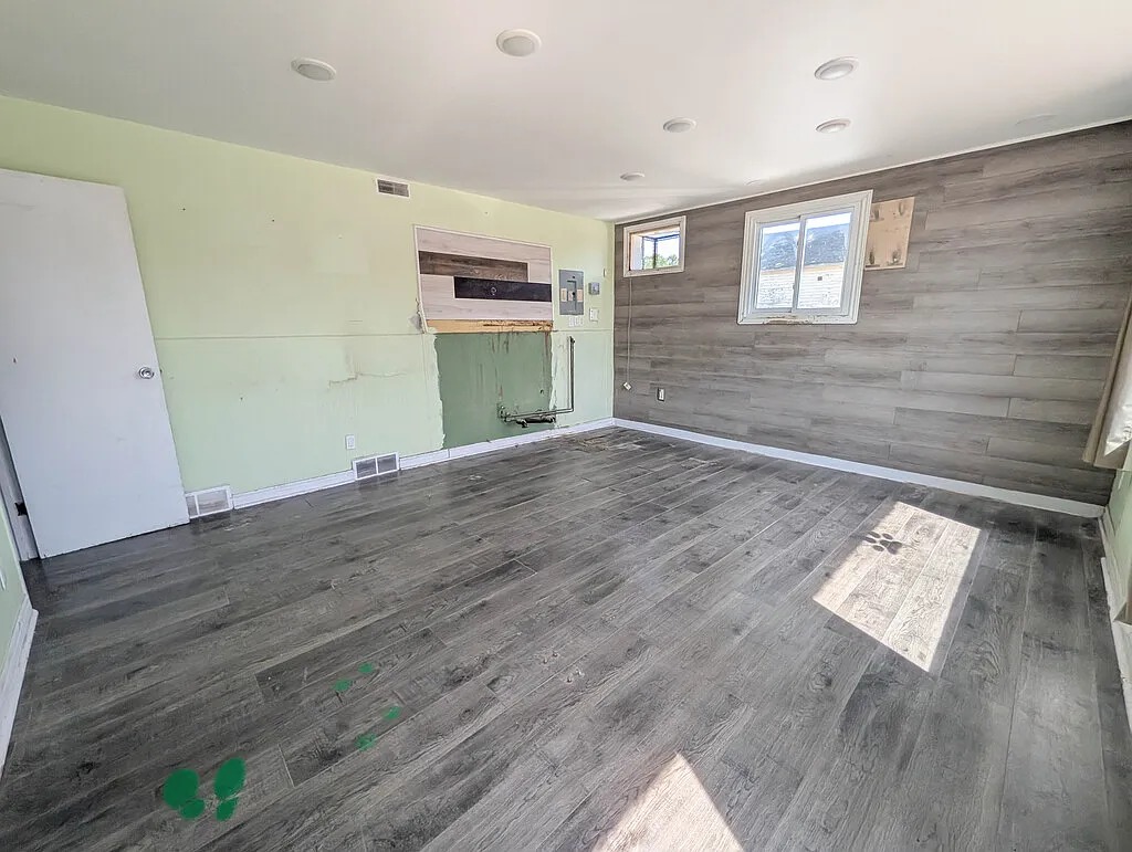 320 Thorold Road — Photo 3