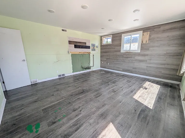 320 Thorold Rd — Photo 3